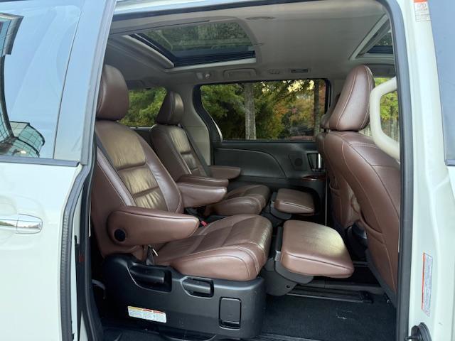 Toyota Sienna Limited Premium 7-Passenger 2017