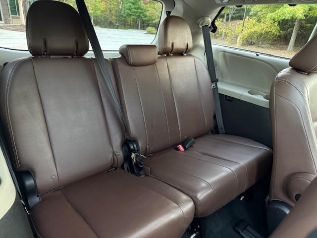 Toyota Sienna Limited Premium 7-Passenger 2017