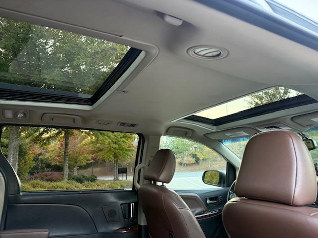 Toyota Sienna Limited Premium 7-Passenger 2017