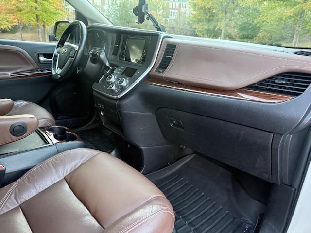 Toyota Sienna Limited Premium 7-Passenger 2017