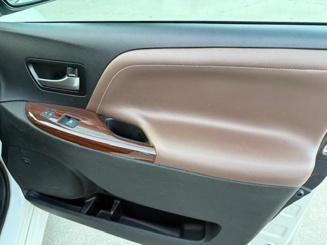 Toyota Sienna Limited Premium 7-Passenger 2017