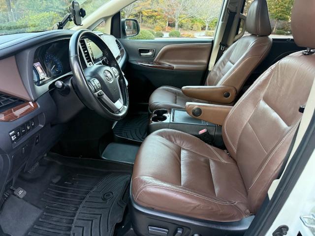 Toyota Sienna Limited Premium 7-Passenger 2017