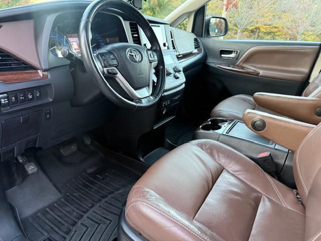 Toyota Sienna Limited Premium 7-Passenger 2017