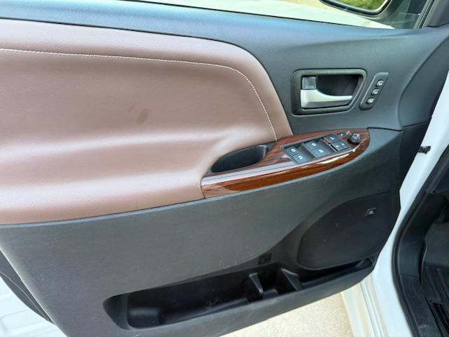 Toyota Sienna Limited Premium 7-Passenger 2017