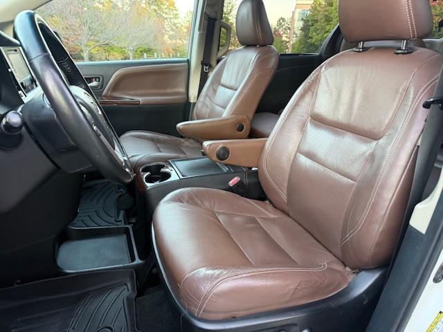 Toyota Sienna Limited Premium 7-Passenger 2017
