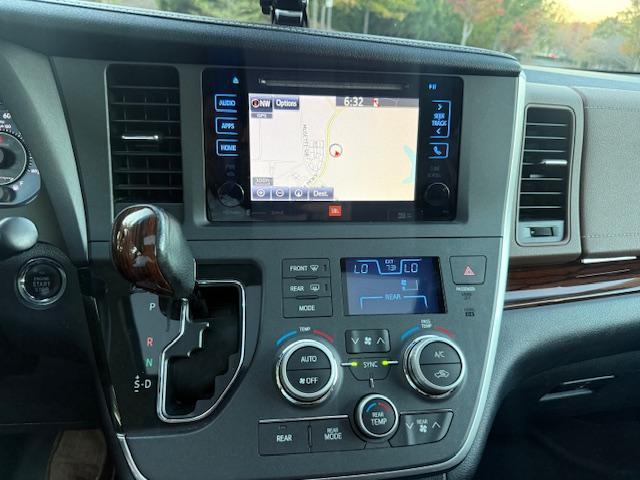 Toyota Sienna Limited Premium 7-Passenger 2017