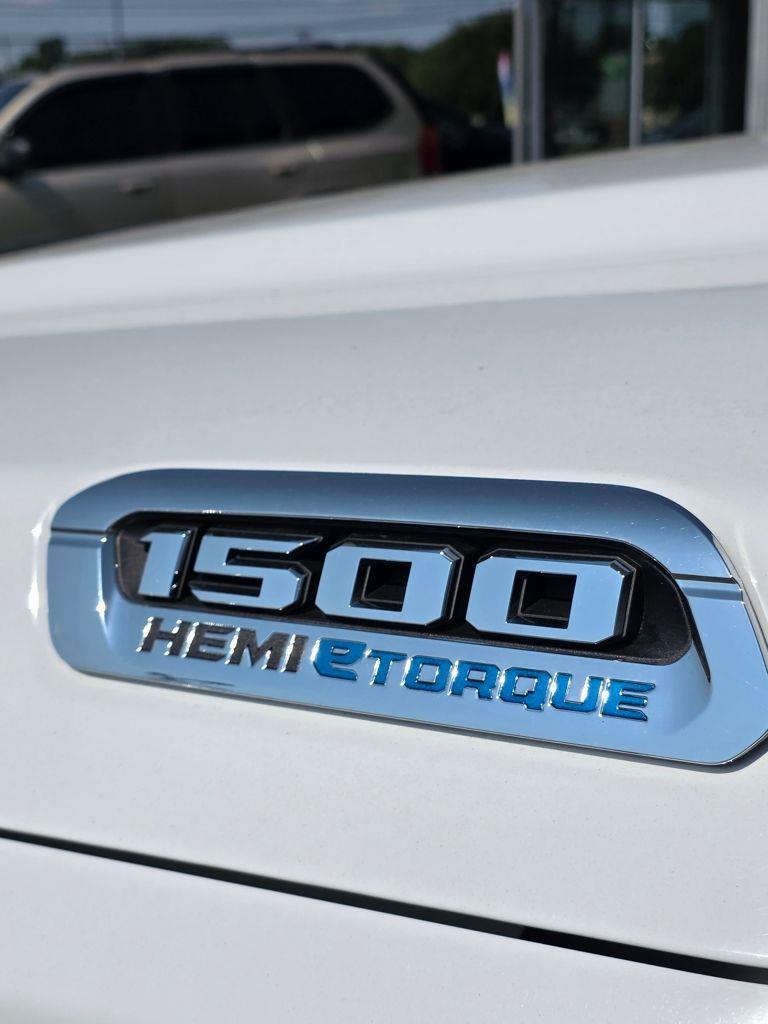 RAM 1500 Tradesman Crew Cab SWB 4WD 2023