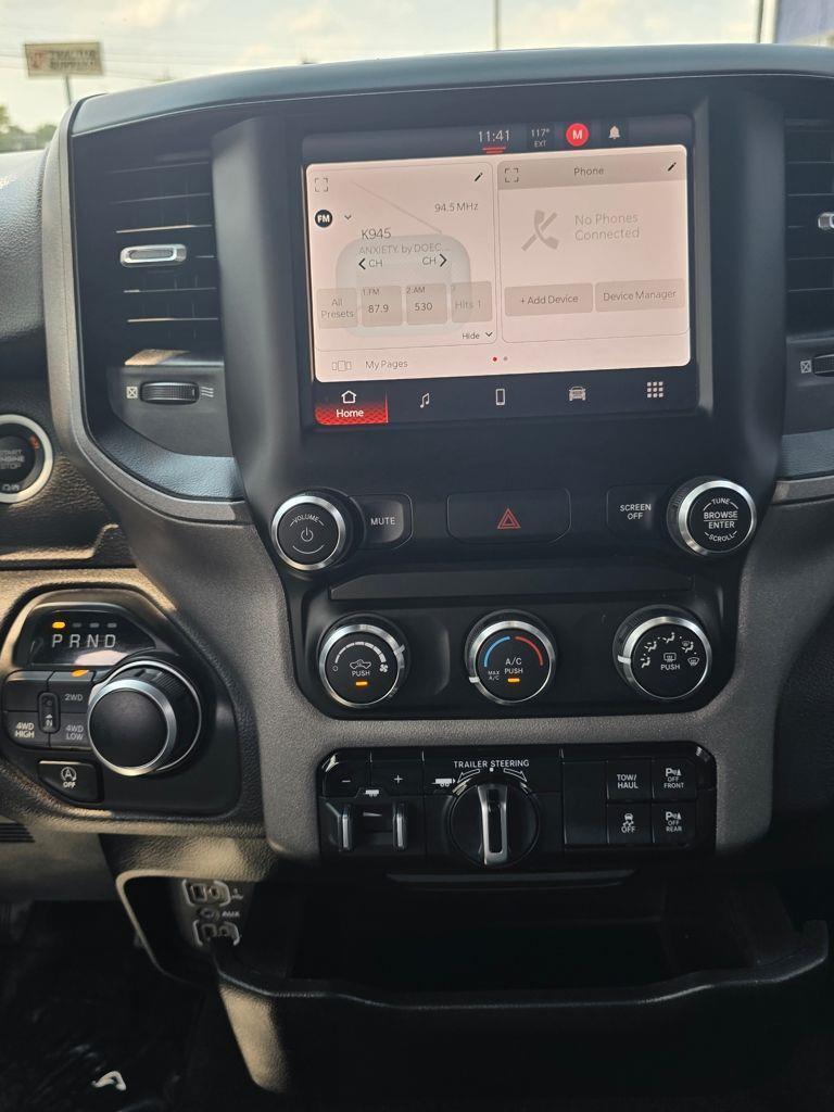 RAM 1500 Tradesman Crew Cab SWB 4WD 2023