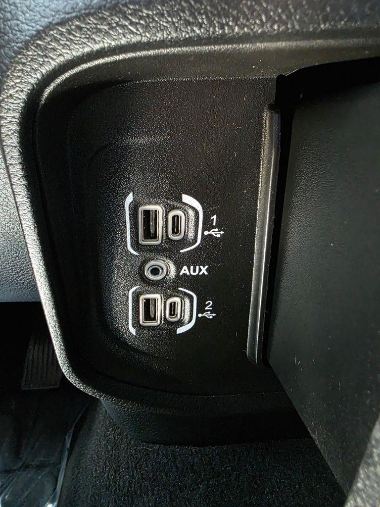 RAM 1500 Tradesman Crew Cab SWB 4WD 2023