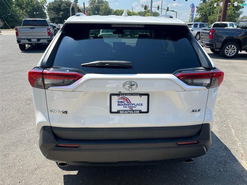 Toyota RAV4 XLE 2021