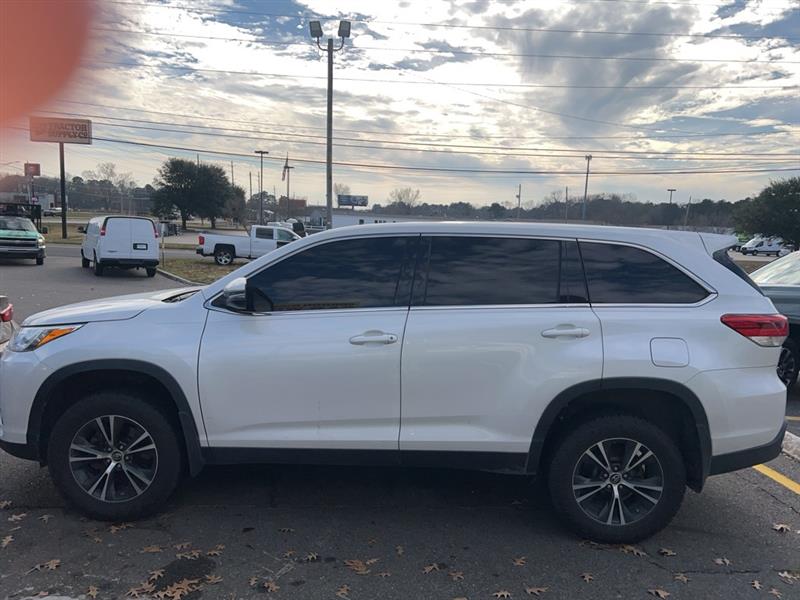 2019 Toyota Highlander LE FWD I4