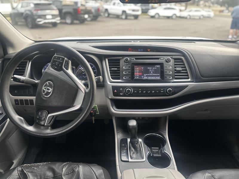 Toyota Highlander LE FWD I4 2019