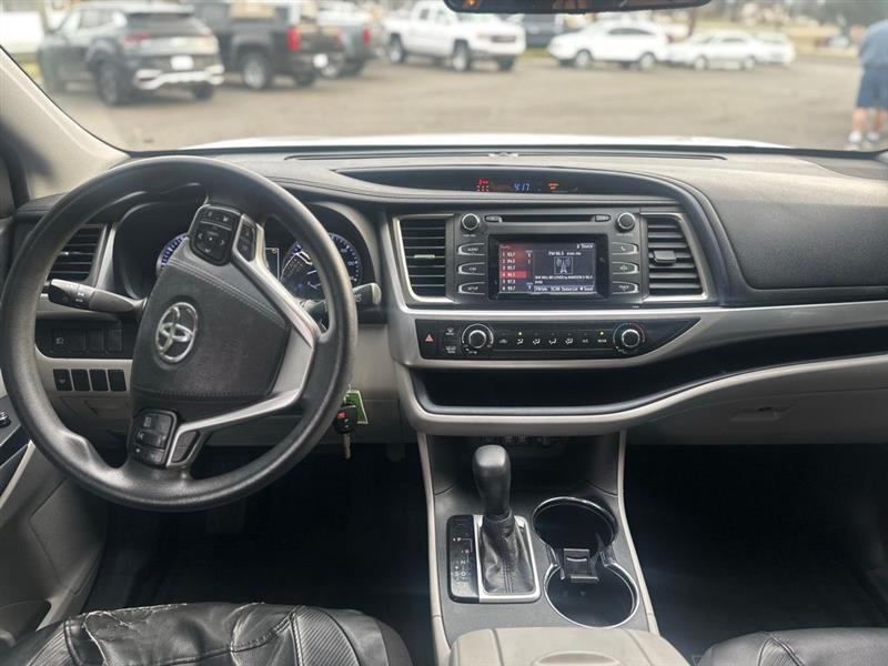 Toyota Highlander LE FWD I4 2019