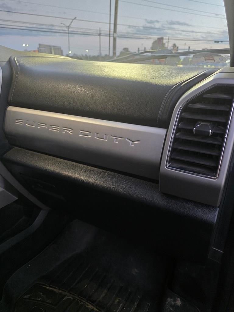 Ford F-250 SD Lariat Crew Cab 4WD 2022