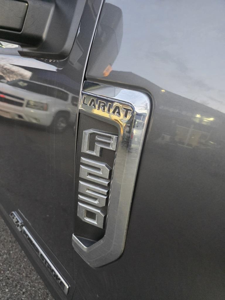 Ford F-250 SD Lariat Crew Cab 4WD 2022