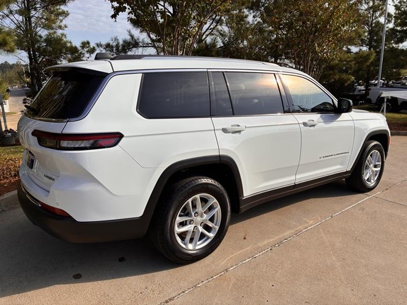 Jeep Grand Cherokee L Laredo 4WD 2023