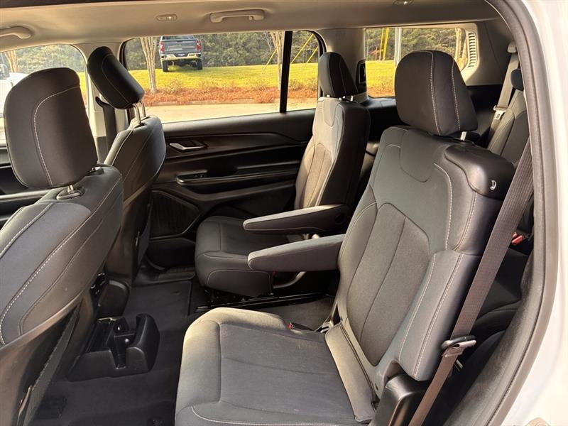 Jeep Grand Cherokee L Laredo 4WD 2023