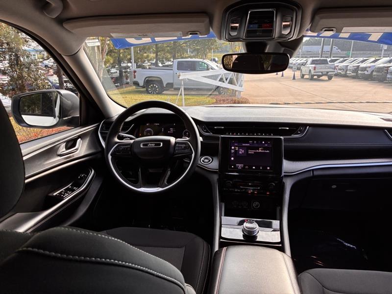 Jeep Grand Cherokee L Laredo 4WD 2023