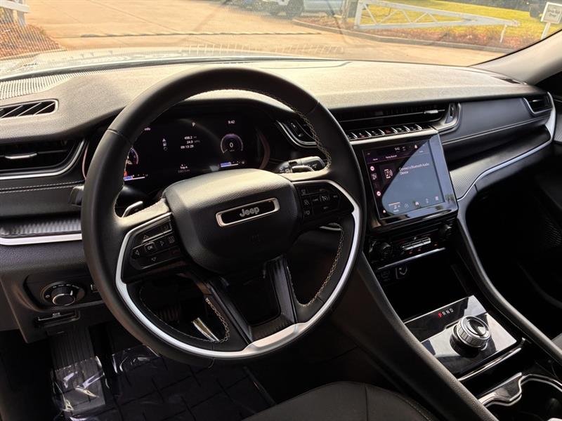 Jeep Grand Cherokee L Laredo 4WD 2023