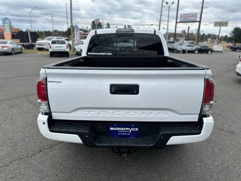 Toyota Tacoma Limited Double Cab V6 6AT 2WD 2017