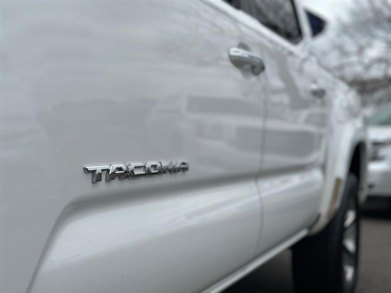 Toyota Tacoma Limited Double Cab V6 6AT 2WD 2017