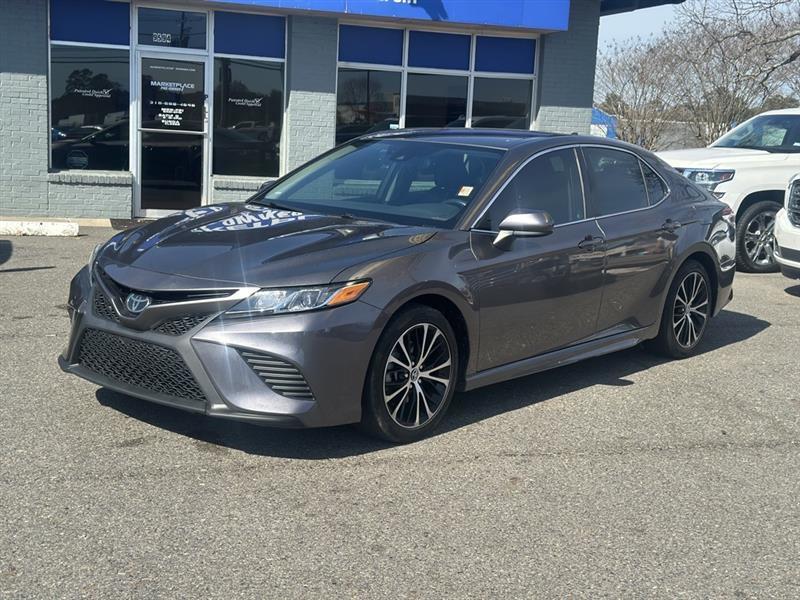 Toyota Camry SE 2020