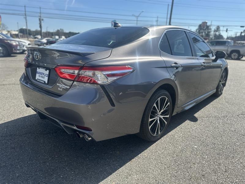Toyota Camry SE 2020