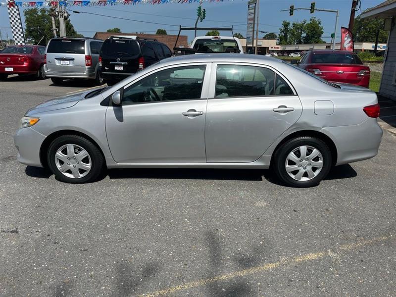 Toyota Corolla Base 5-Speed MT 2010