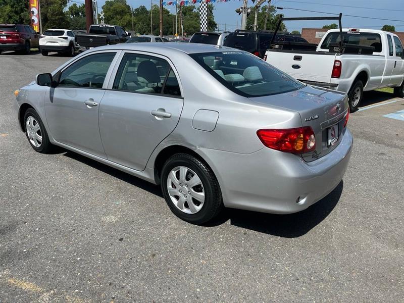 Toyota Corolla Base 5-Speed MT 2010