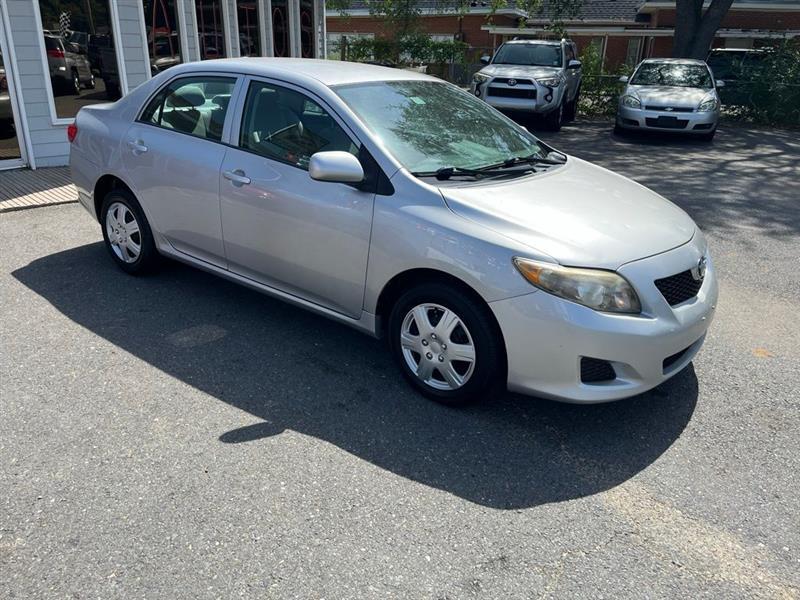 Toyota Corolla Base 5-Speed MT 2010