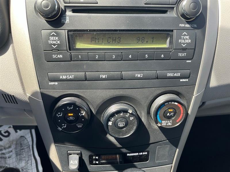 Toyota Corolla Base 5-Speed MT 2010