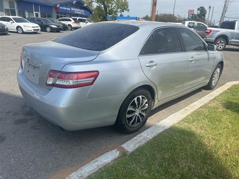 Toyota Camry LE 6-Spd AT 2011