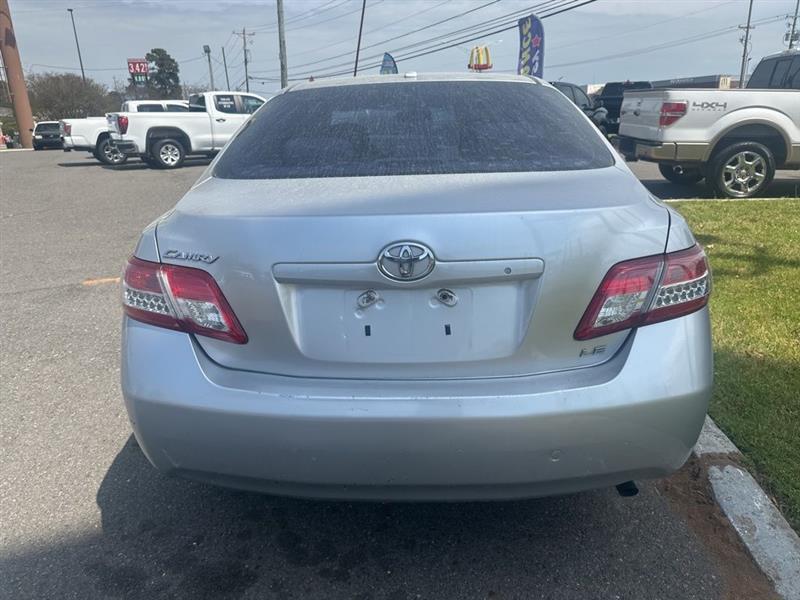 Toyota Camry LE 6-Spd AT 2011