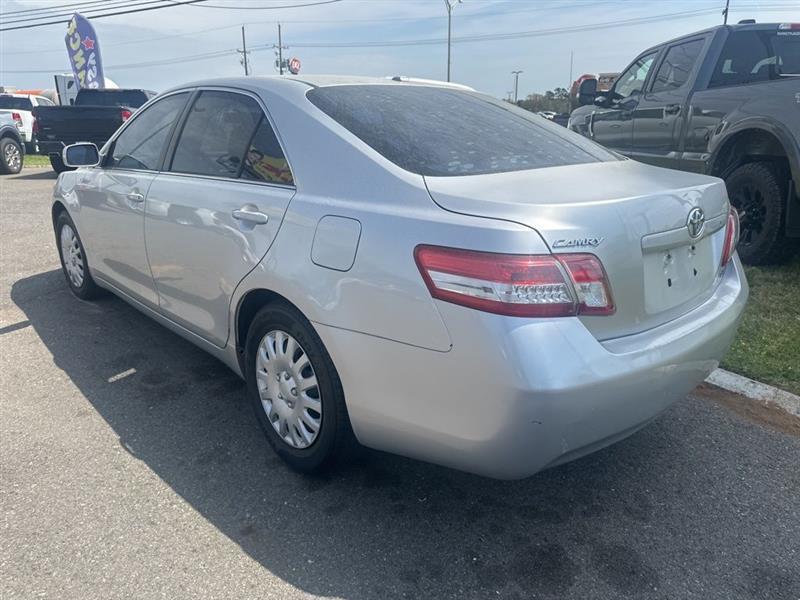 Toyota Camry LE 6-Spd AT 2011