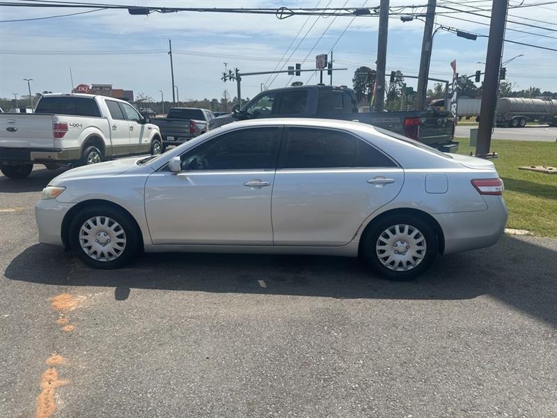 Toyota Camry LE 6-Spd AT 2011