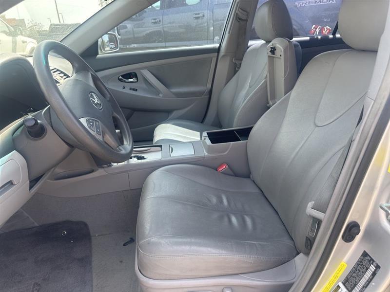 Toyota Camry LE 6-Spd AT 2011