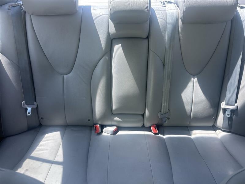 Toyota Camry LE 6-Spd AT 2011