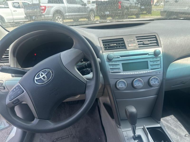 Toyota Camry LE 6-Spd AT 2011