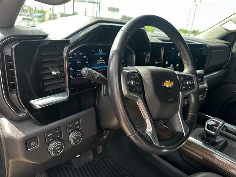 Chevrolet Silverado 1500 LT Crew Cab 4WD 2022