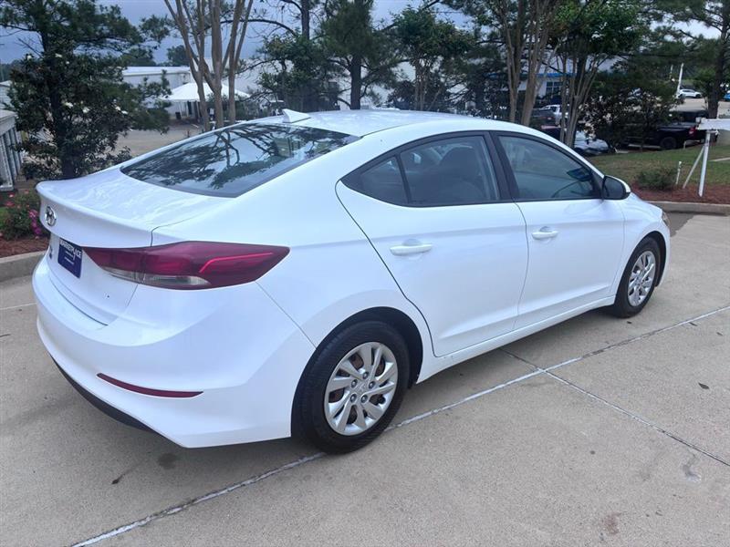 Hyundai Elantra SE 6AT 2017