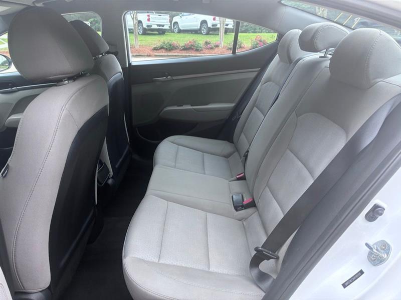 Hyundai Elantra SE 6AT 2017