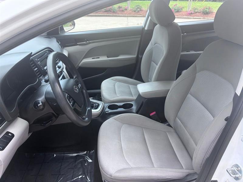 Hyundai Elantra SE 6AT 2017