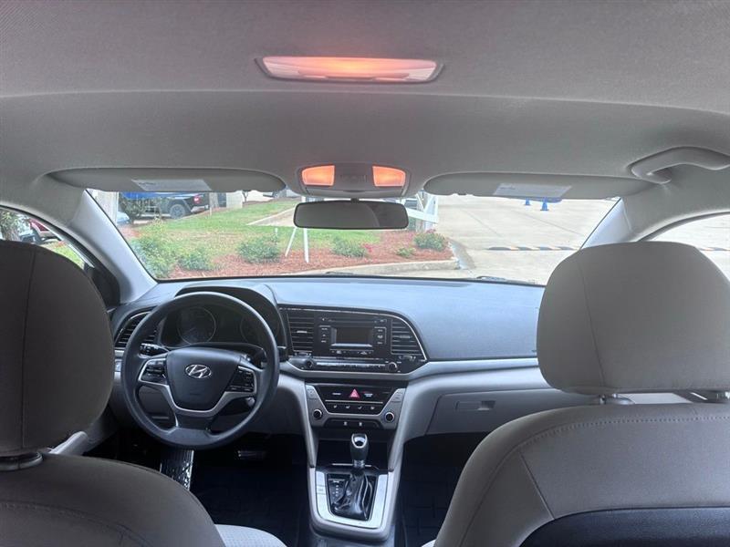 Hyundai Elantra SE 6AT 2017