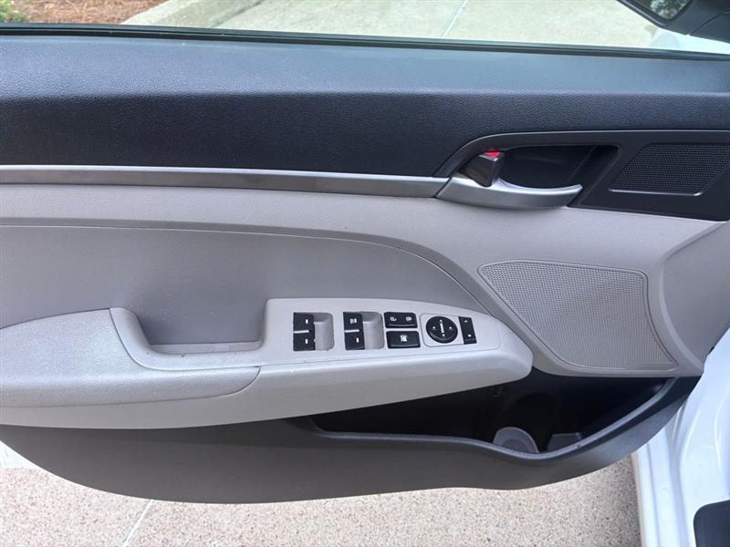 Hyundai Elantra SE 6AT 2017