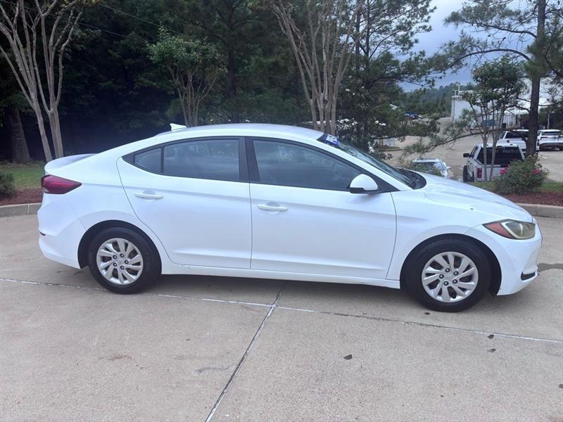 Hyundai Elantra SE 6AT 2017