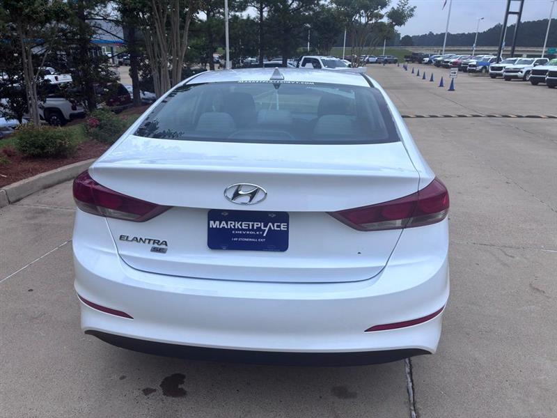 Hyundai Elantra SE 6AT 2017