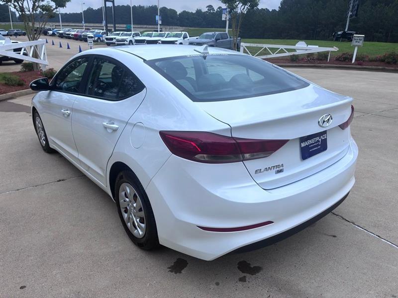Hyundai Elantra SE 6AT 2017