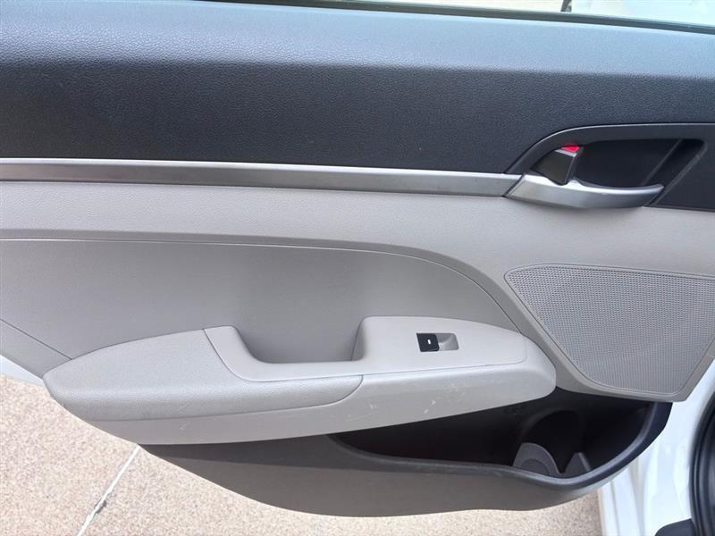 Hyundai Elantra SE 6AT 2017