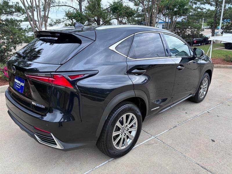 Lexus NX 300h Luxury 2021