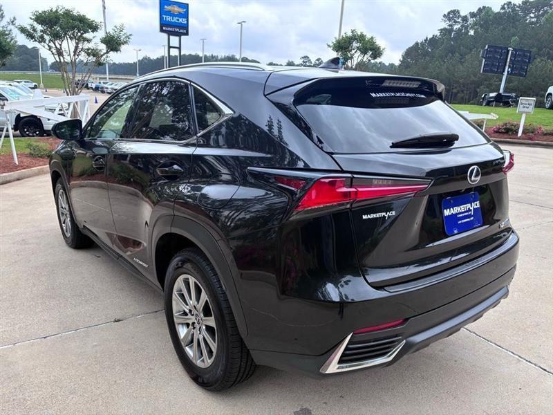 Lexus NX 300h Luxury 2021